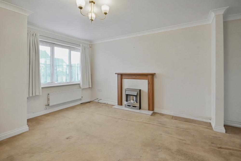 4 - Living room