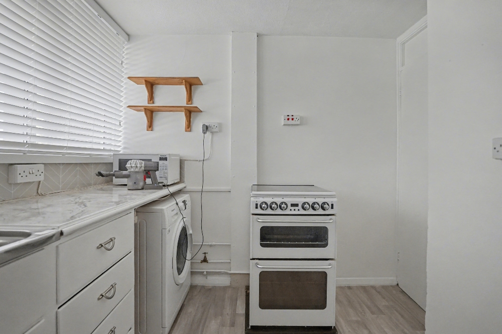 7 - Kitchen