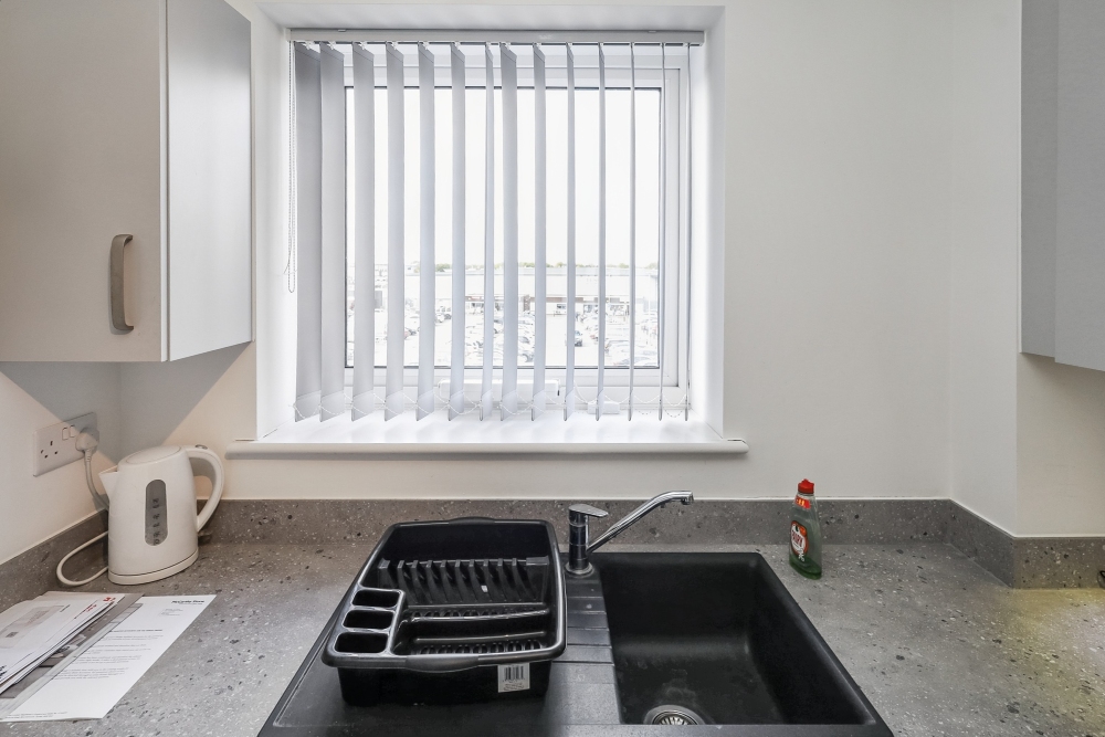 6 - Kitchen