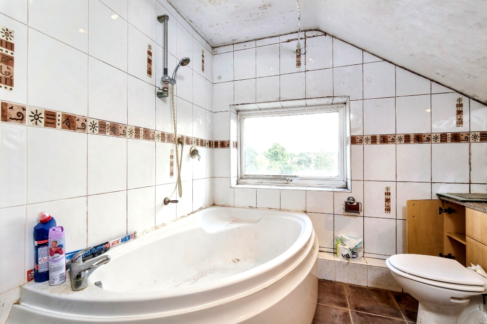 15 - Bathroom