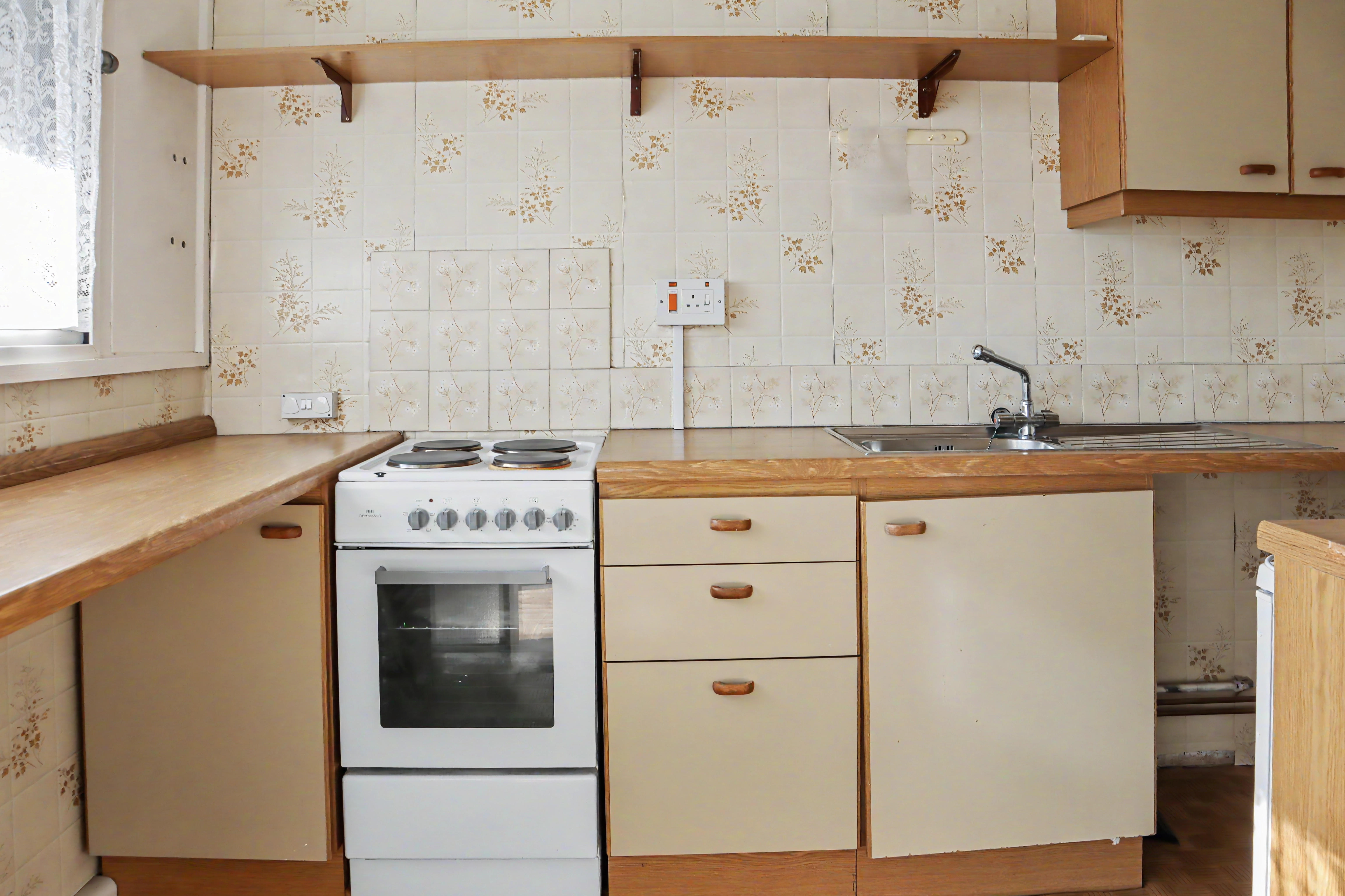 6 - Kitchen