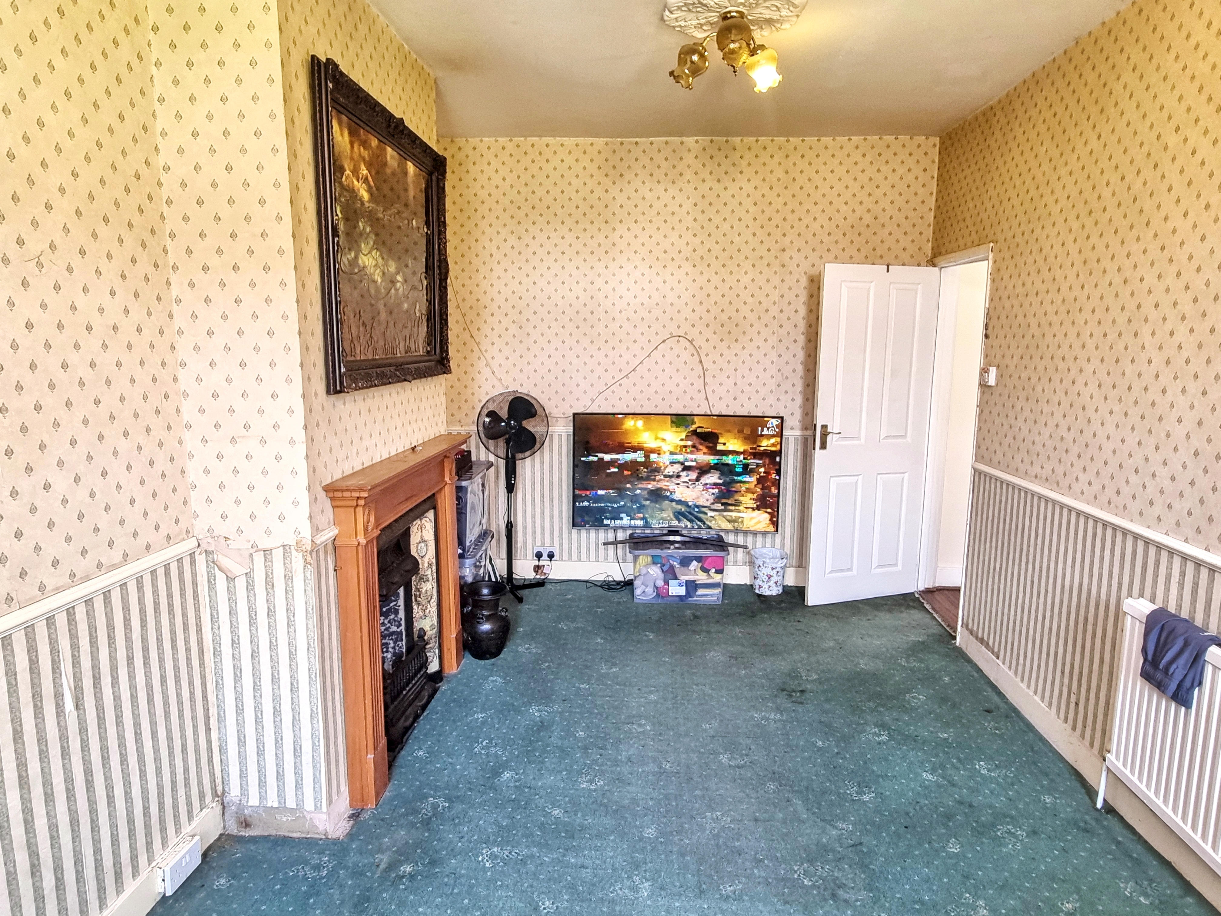 6 - Dining room