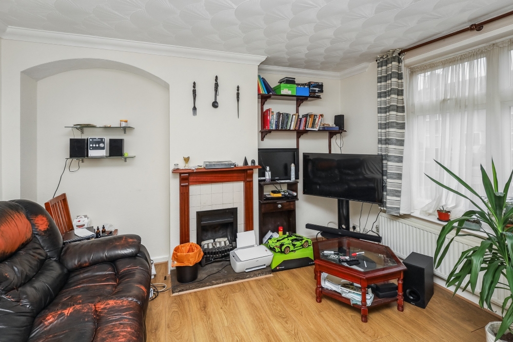 6 - Living room