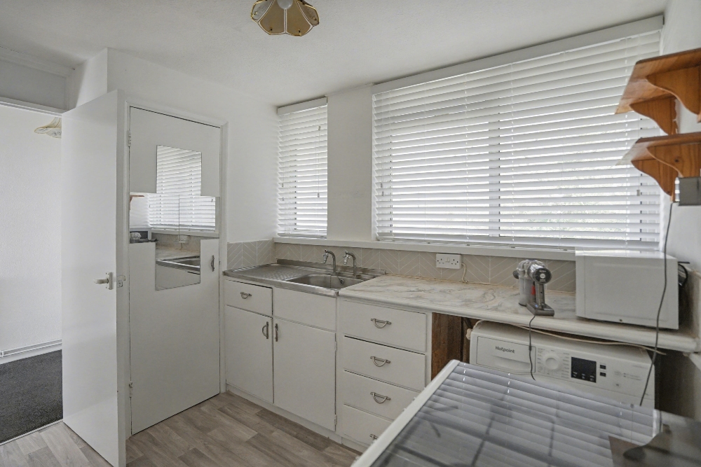 4 - Kitchen