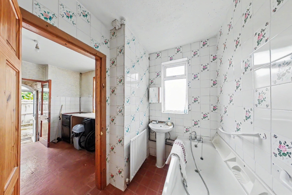 17 - Bathroom