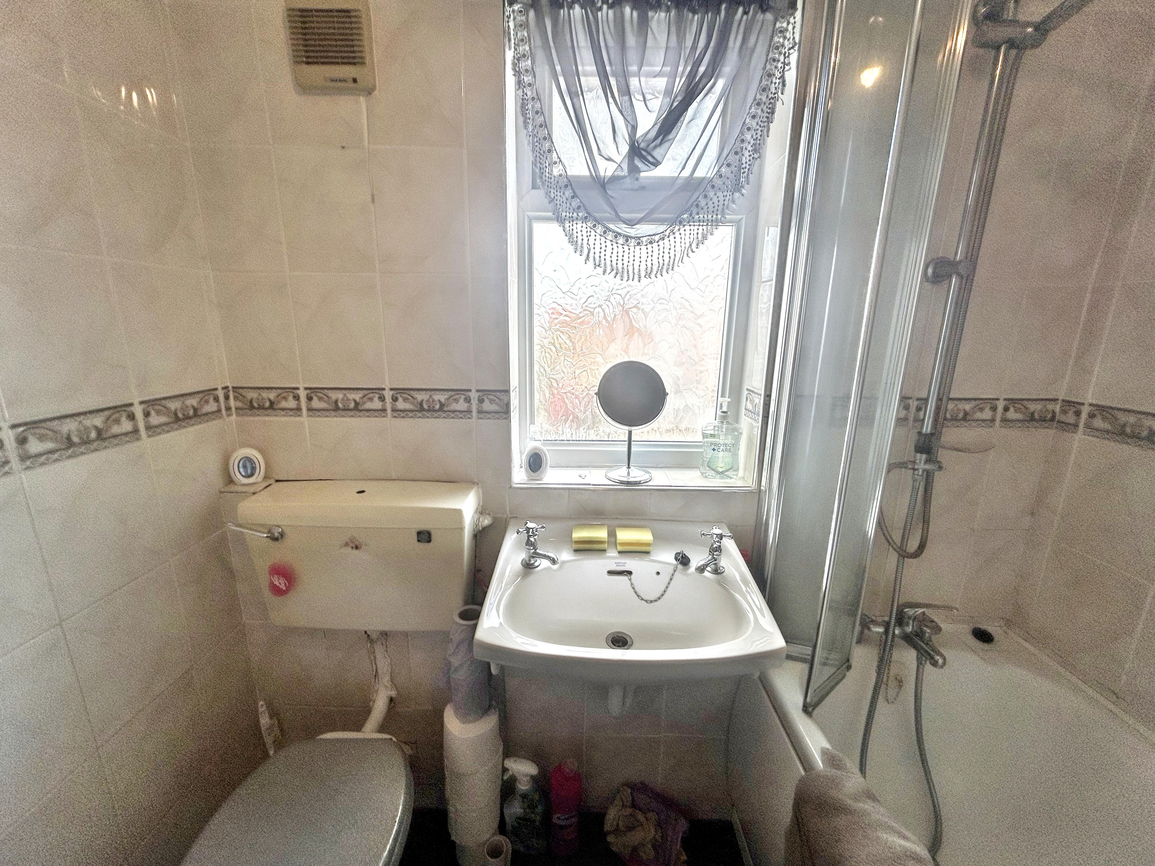 15 - Bathroom