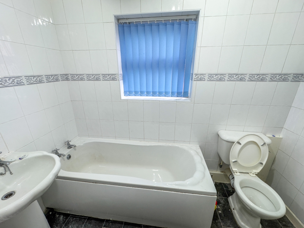 14 - Bathroom