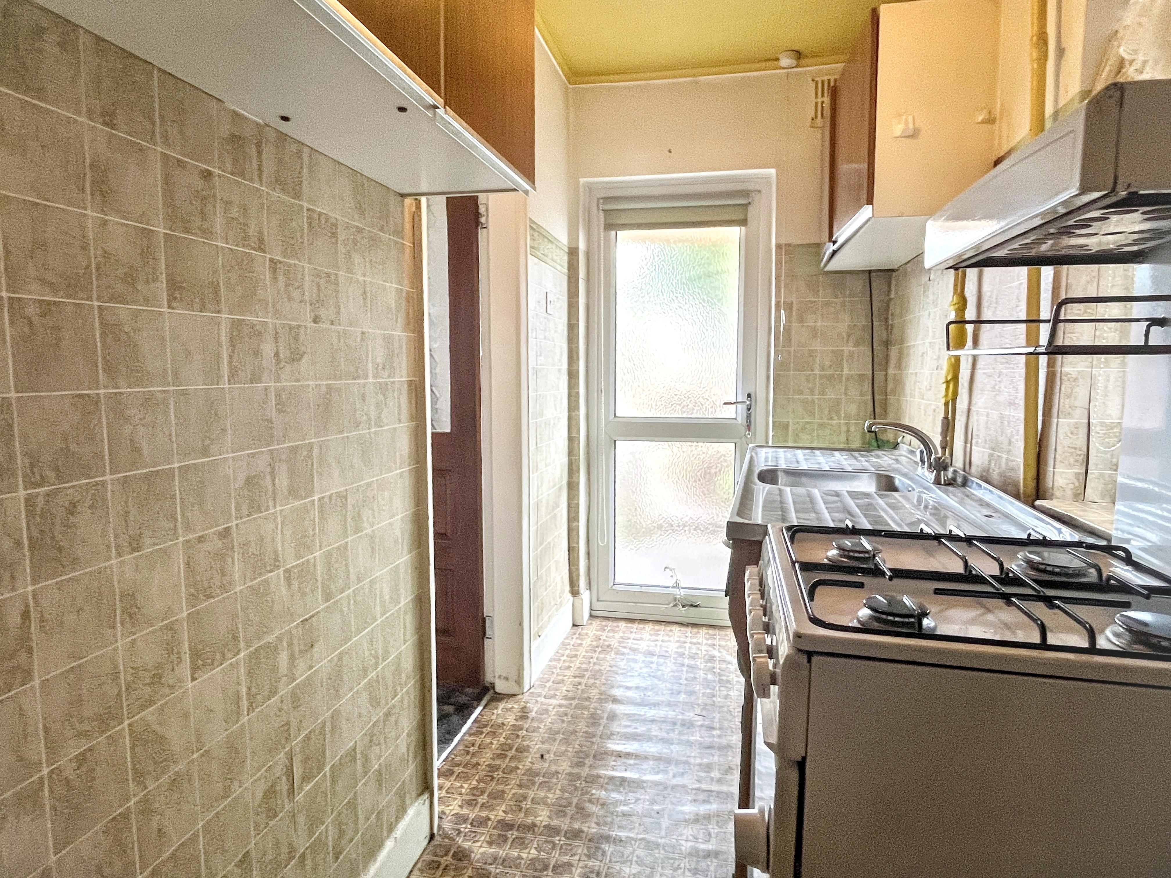 4 - Kitchen