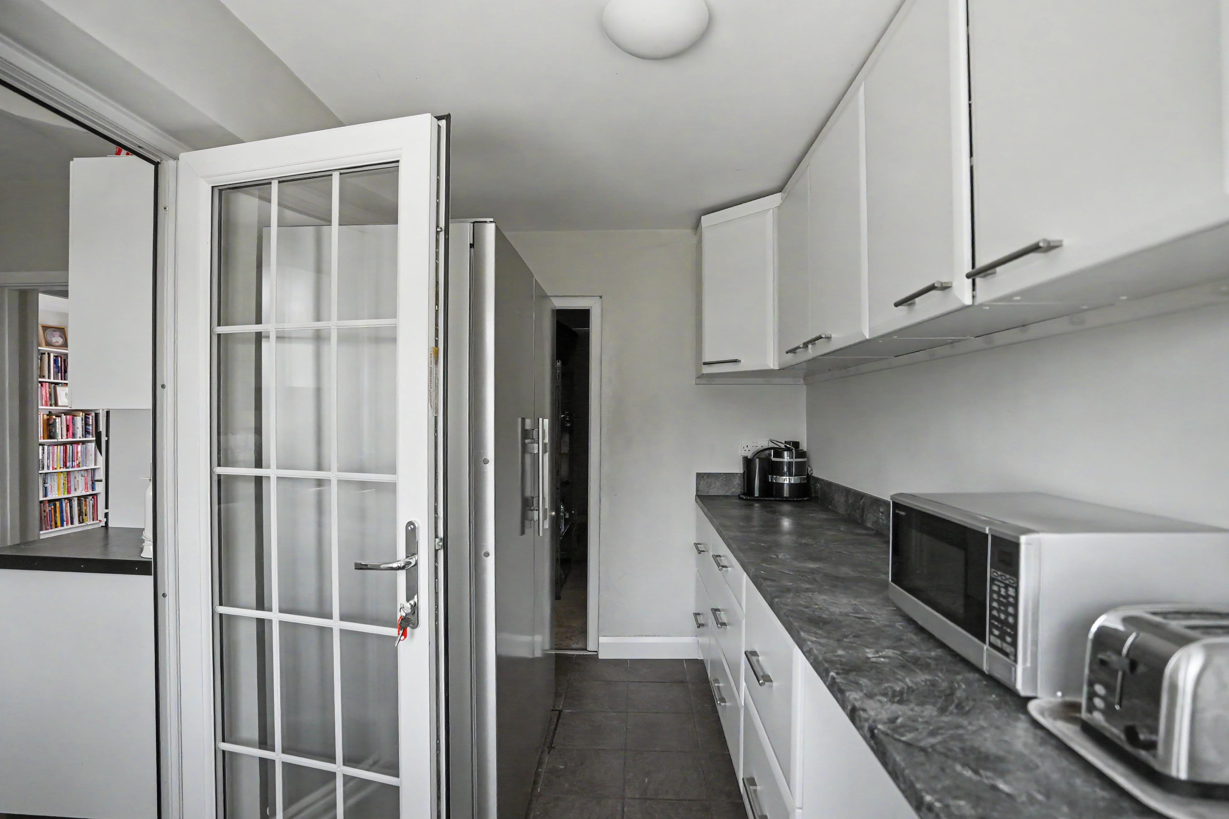 11 - Kitchen