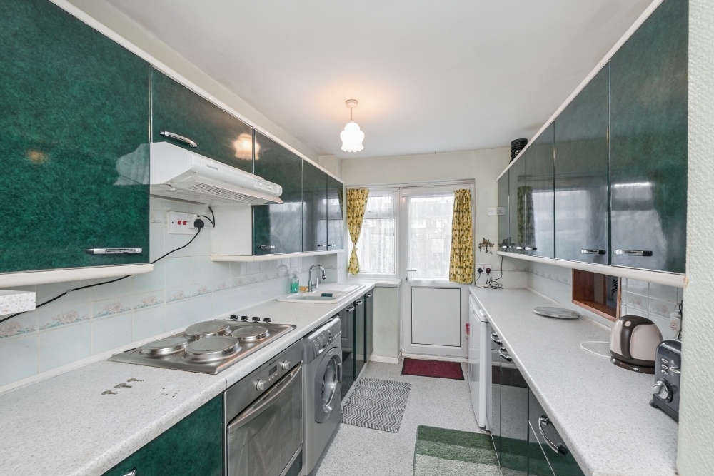 4 - Kitchen