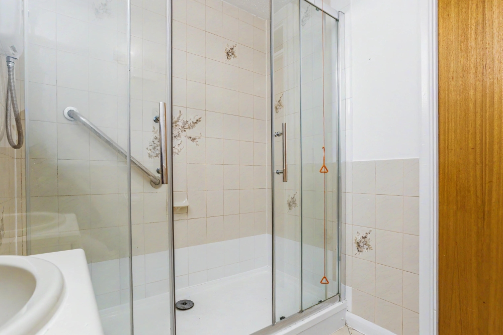 14 - Bathroom