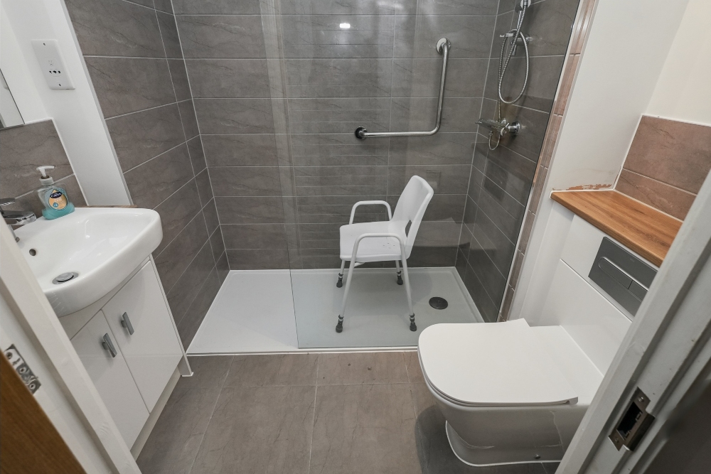 15 - Bathroom