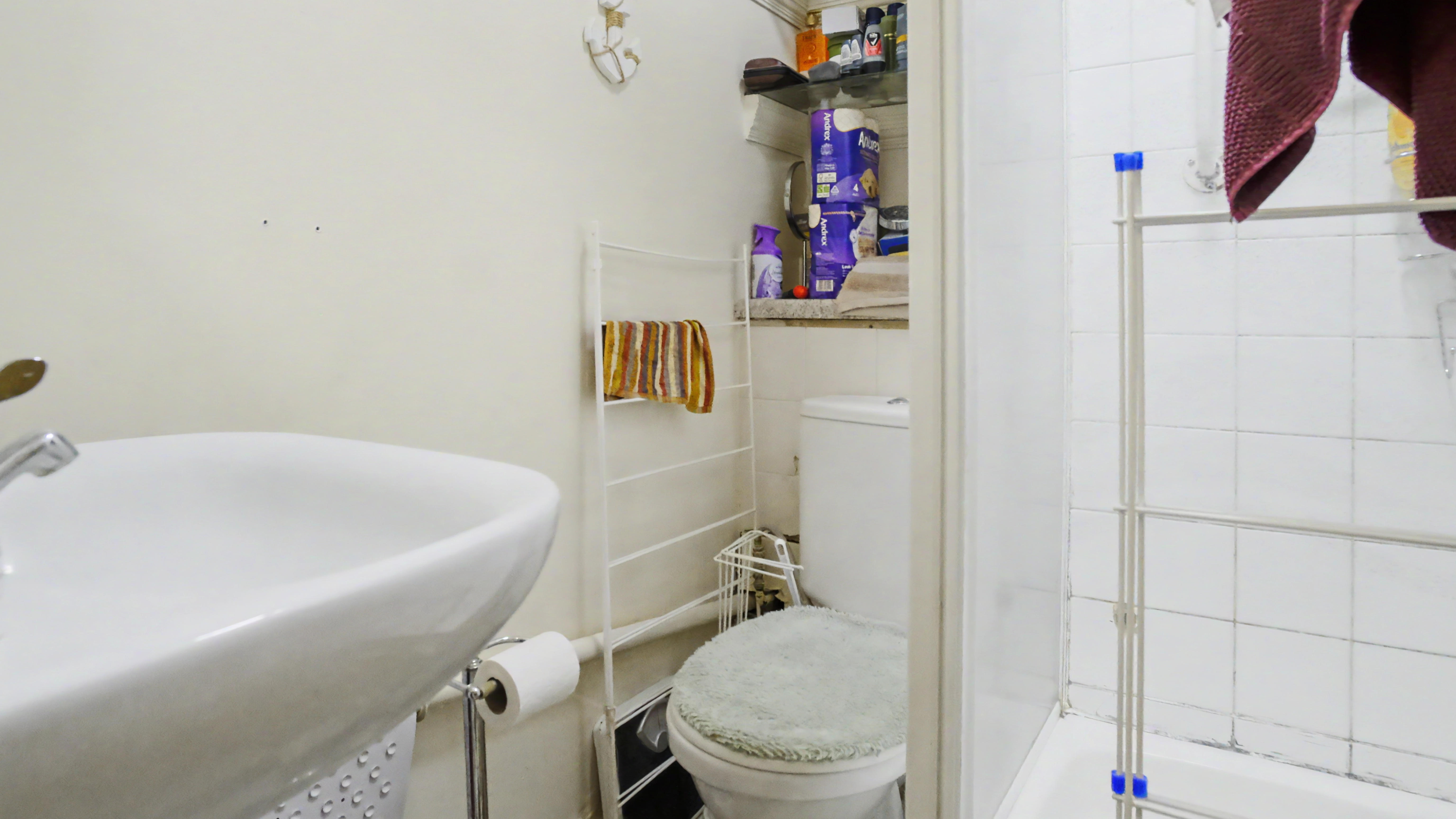 6 - Bathroom
