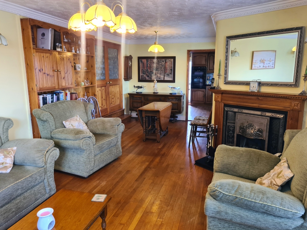 5 - Living room
