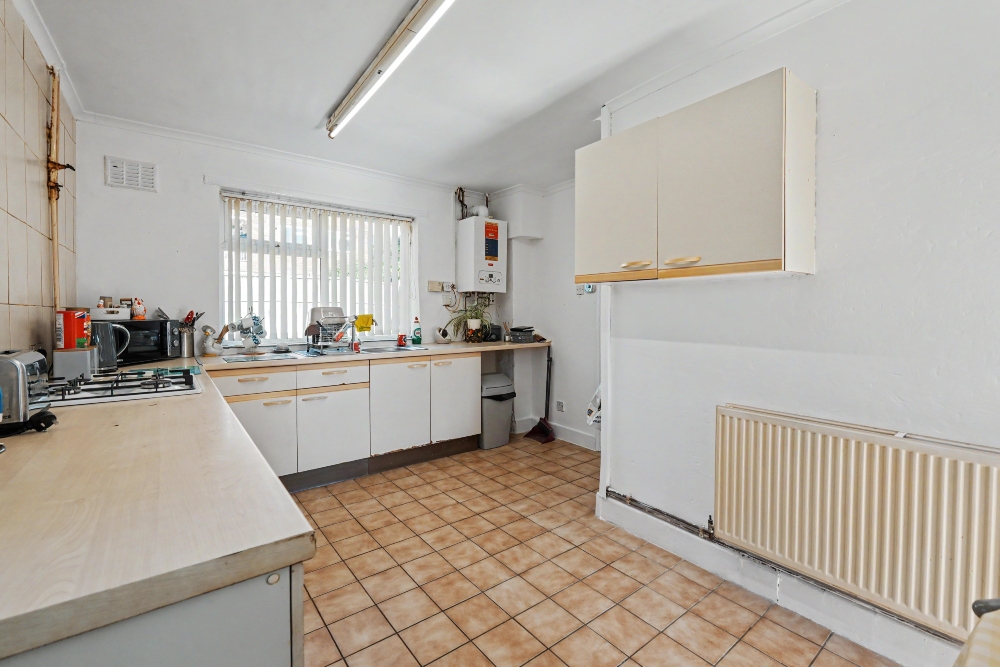 4 - Kitchen