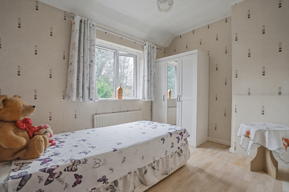 15 - Bedroom 1