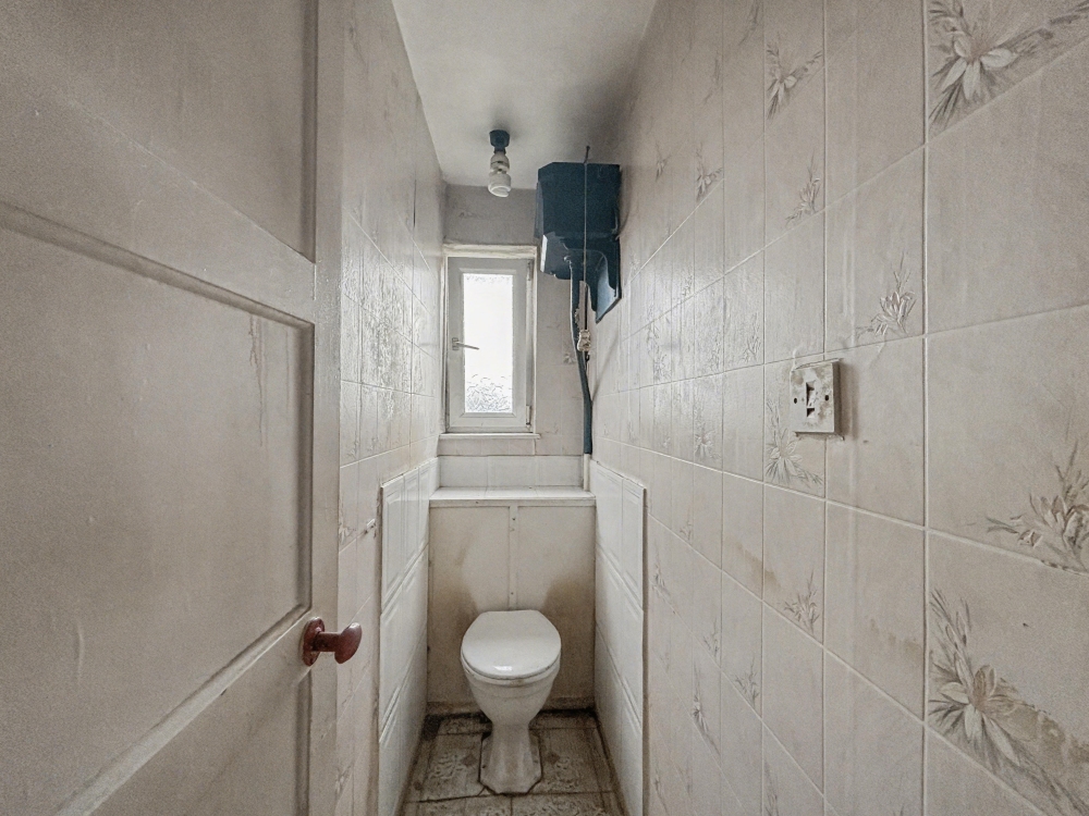 17 - WC