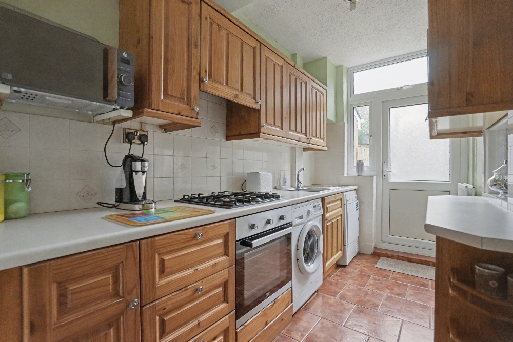 9 - Kitchen