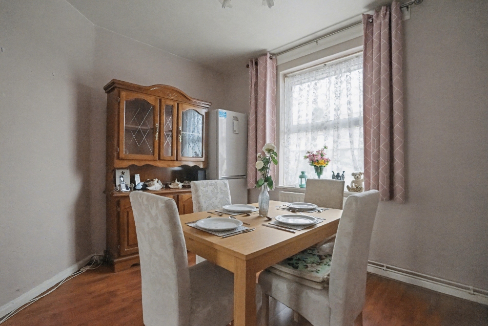 12 - Dining room