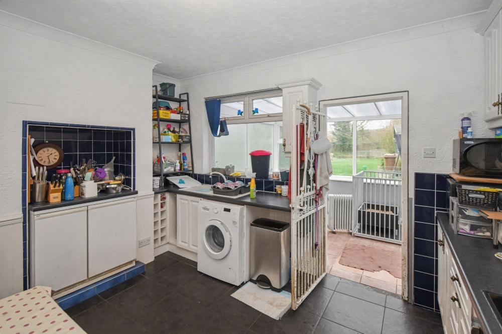 6 - Kitchen