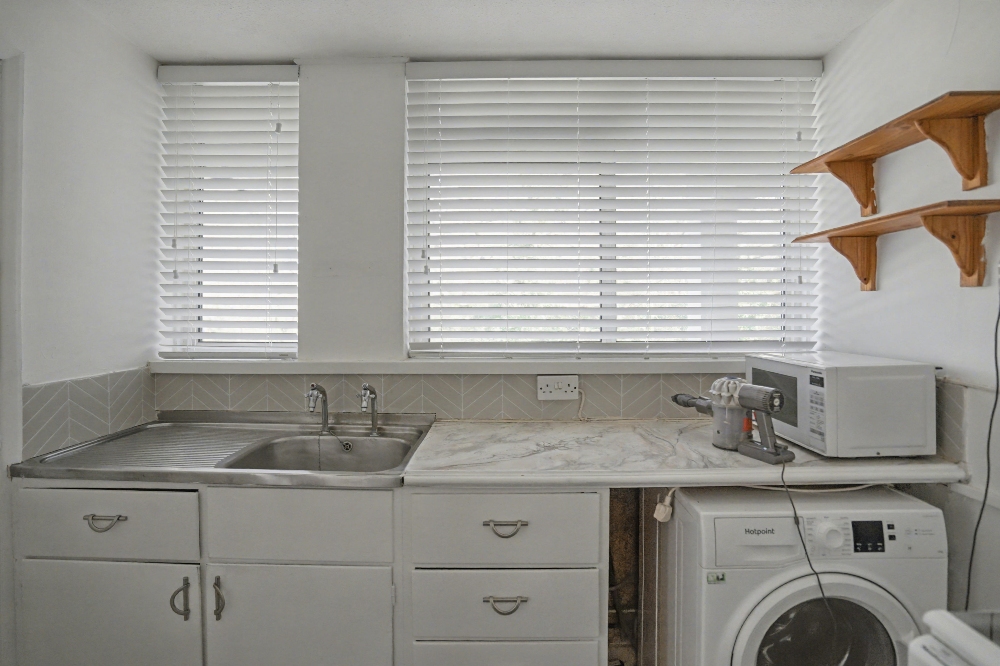 5 - Kitchen