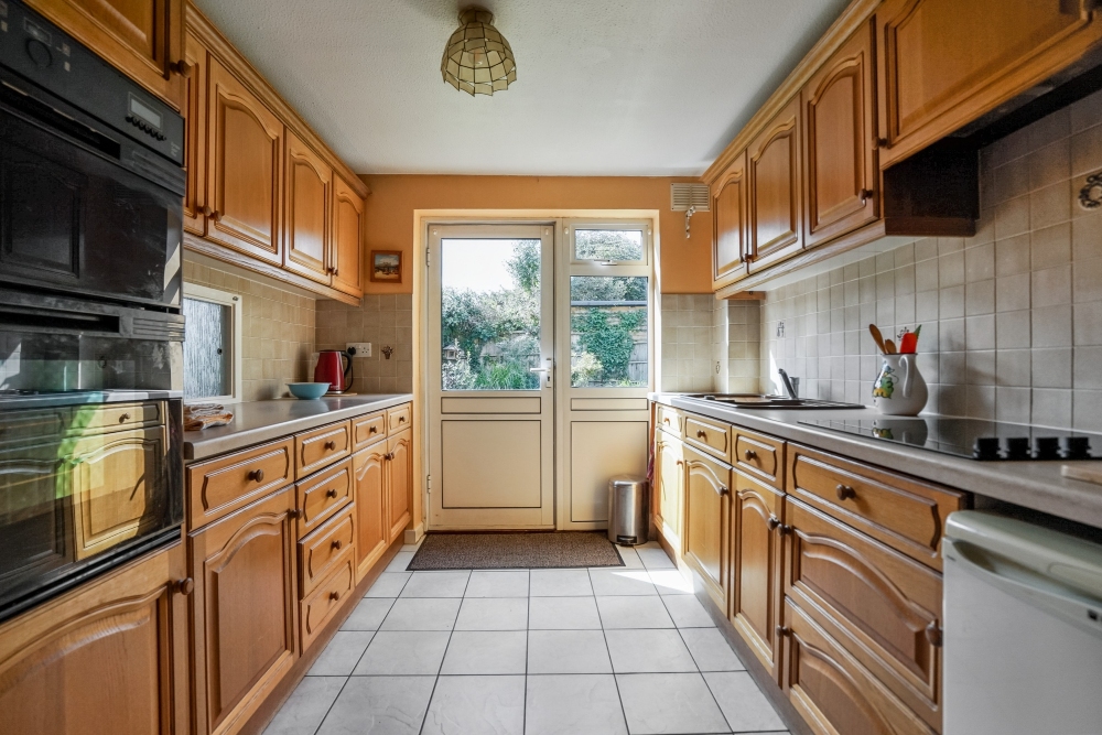 5 - Kitchen