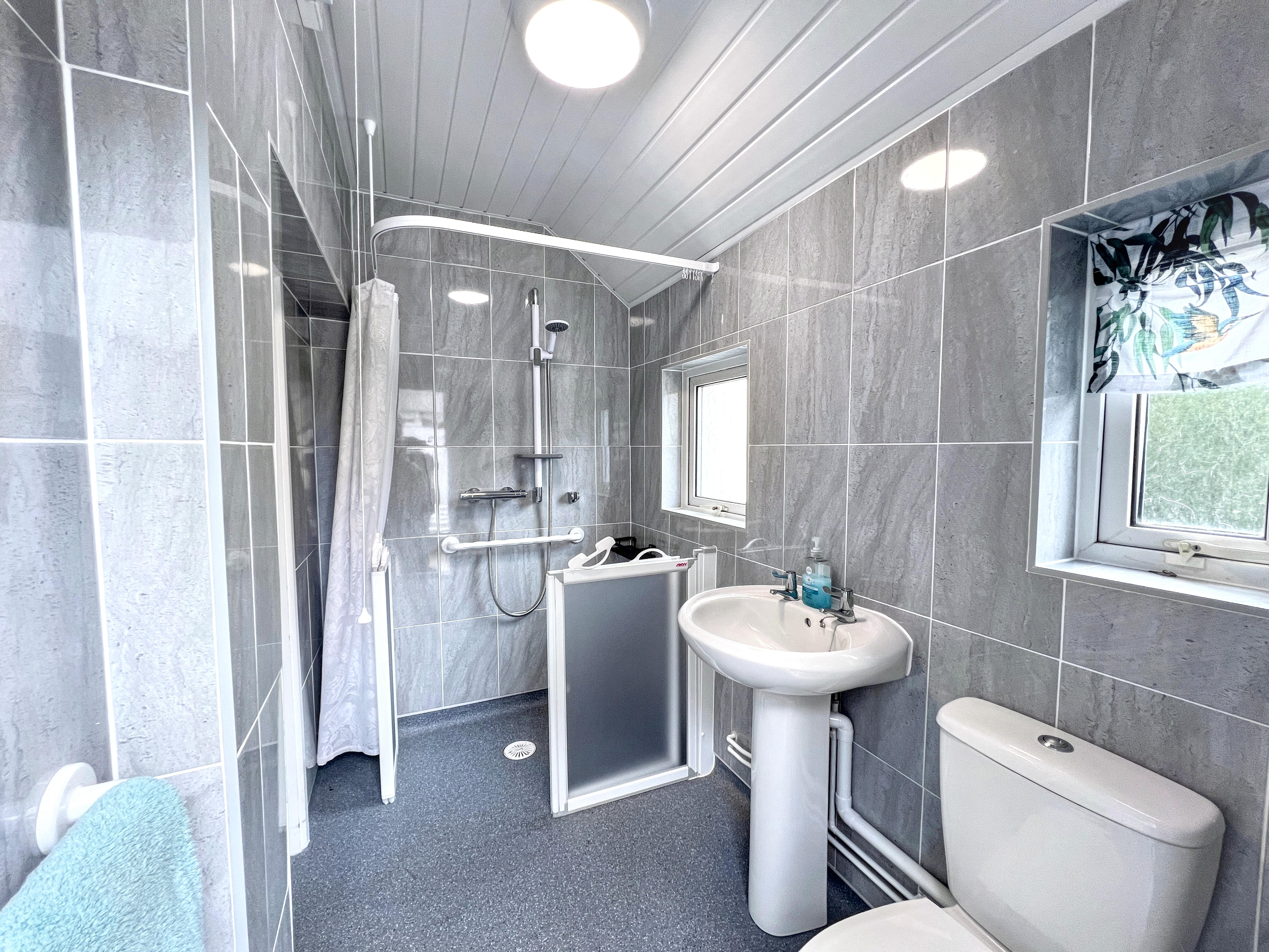 9 - Downstairs wet room