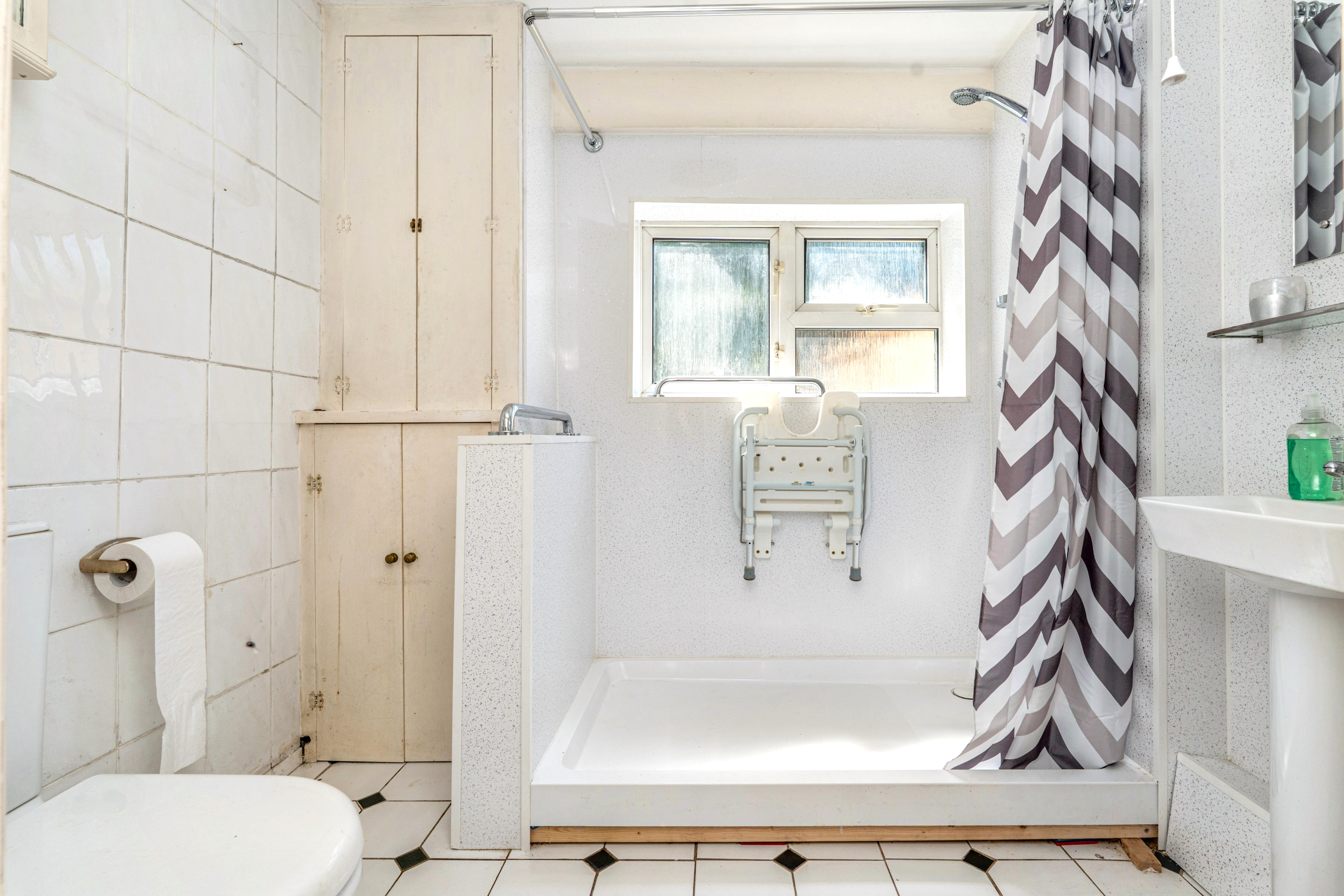 17 - Bathroom