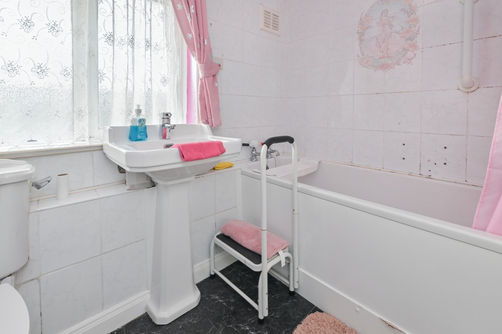 12 - Bathroom