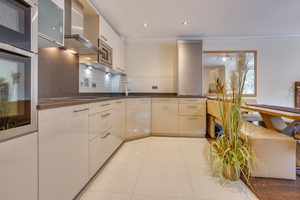 7 - Kitchen