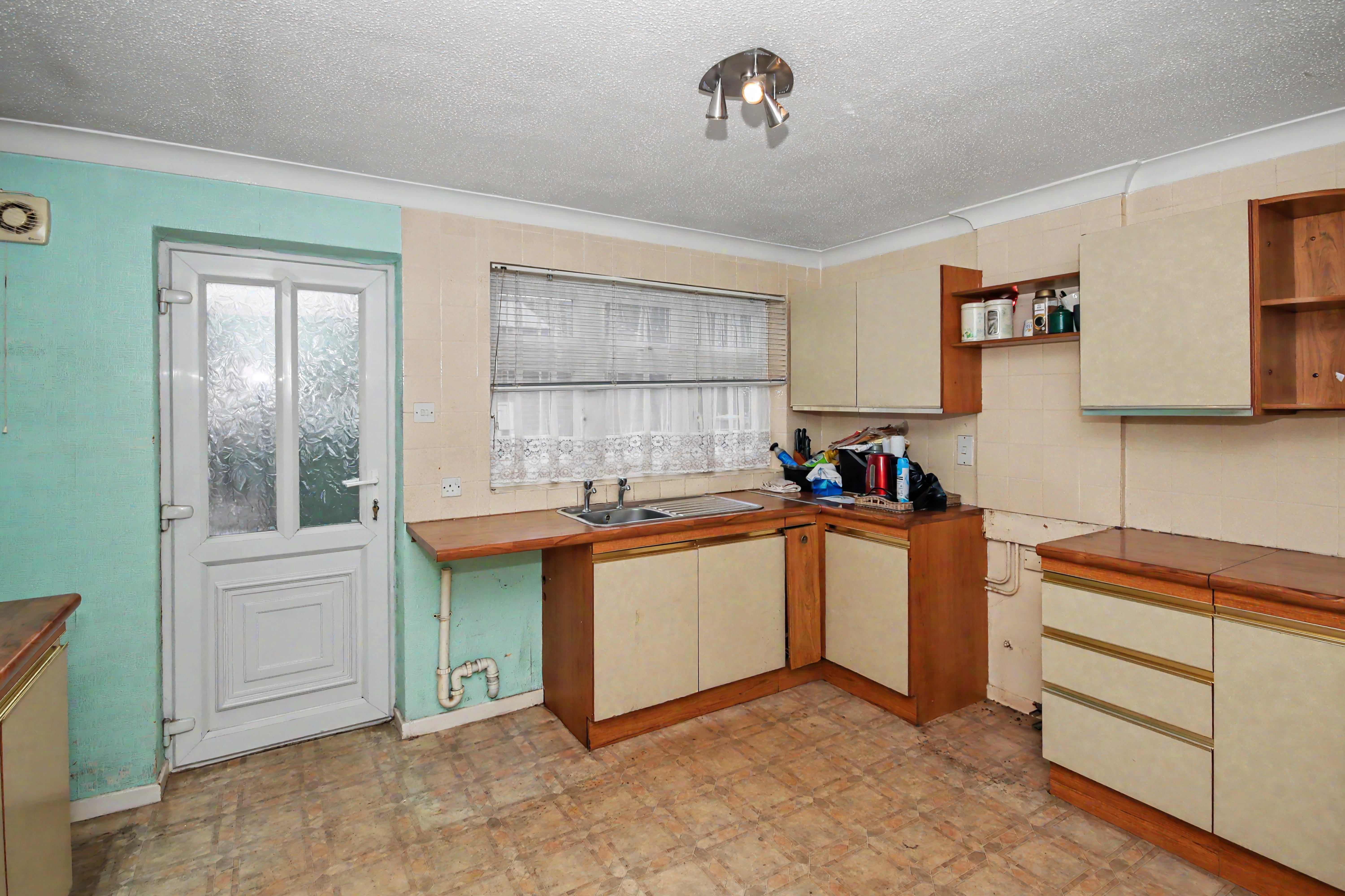 5 - Kitchen