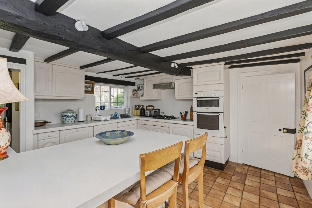 6 - Kitchen