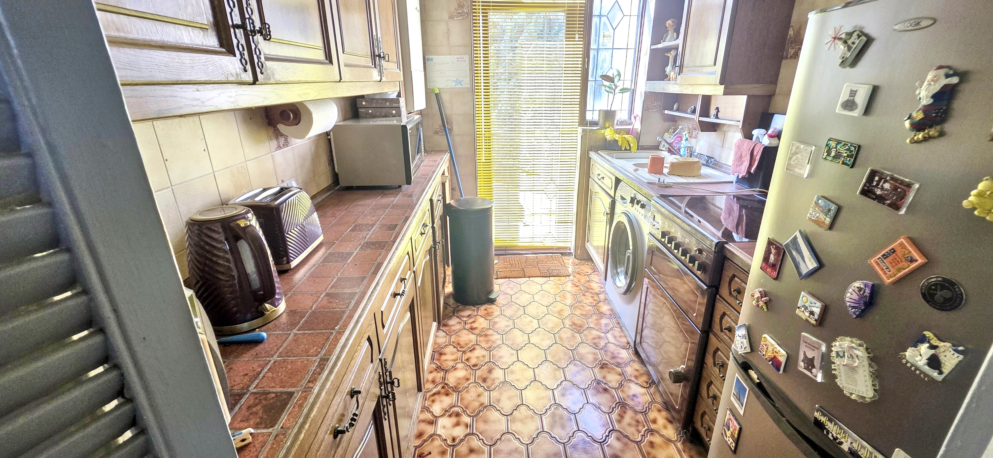 4 - Kitchen