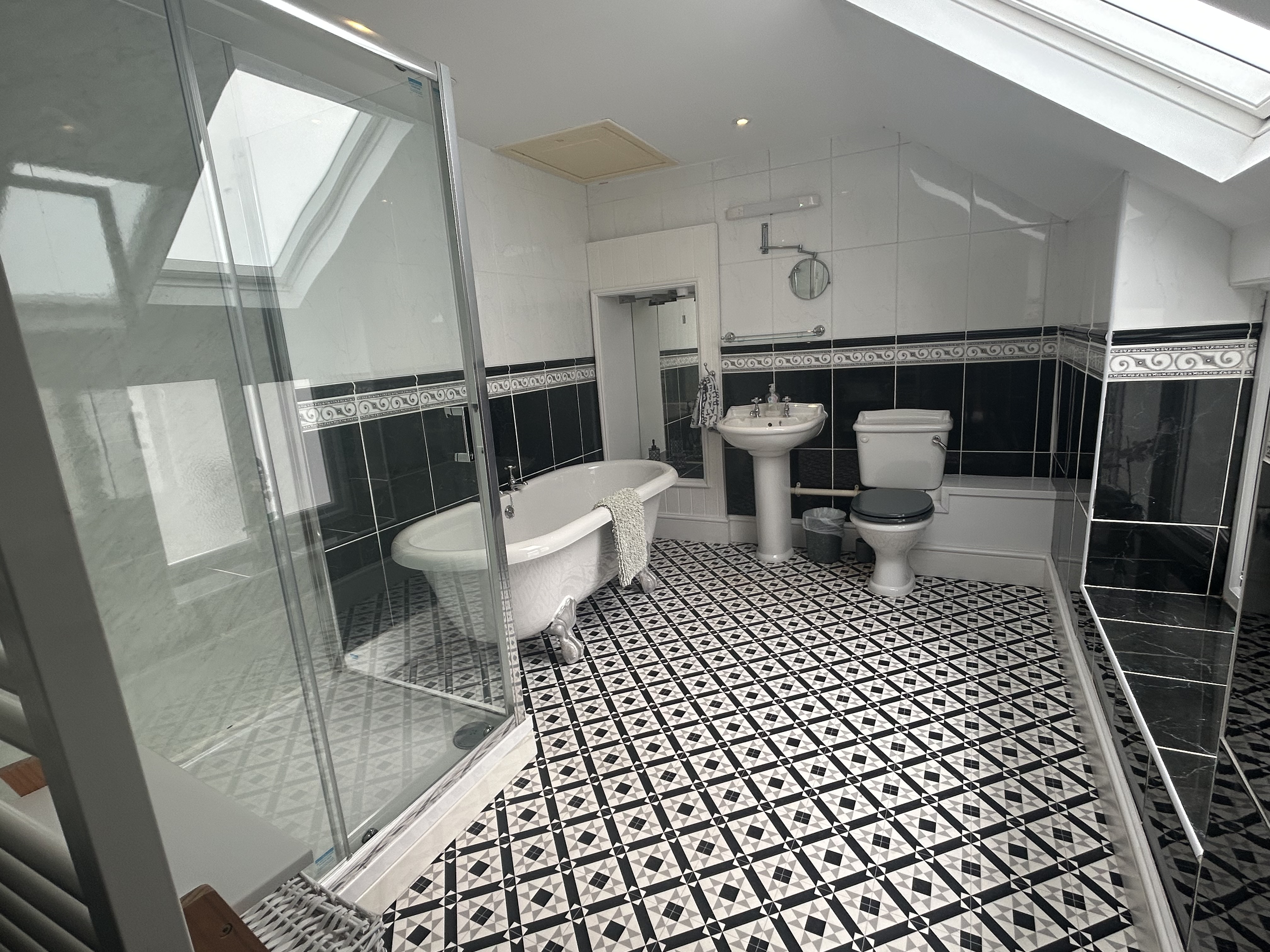 18 - Bathroom 2