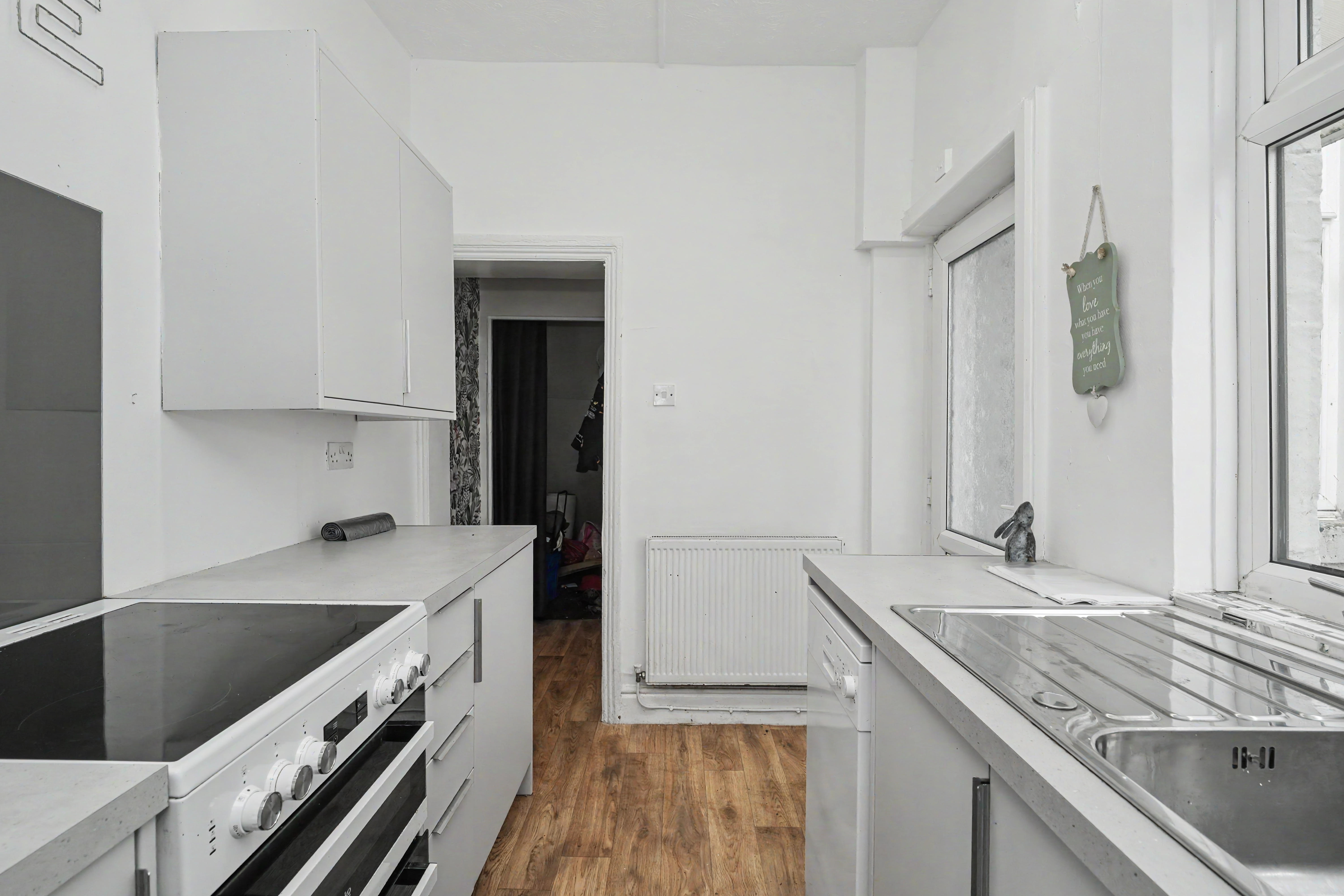 6 - Kitchen
