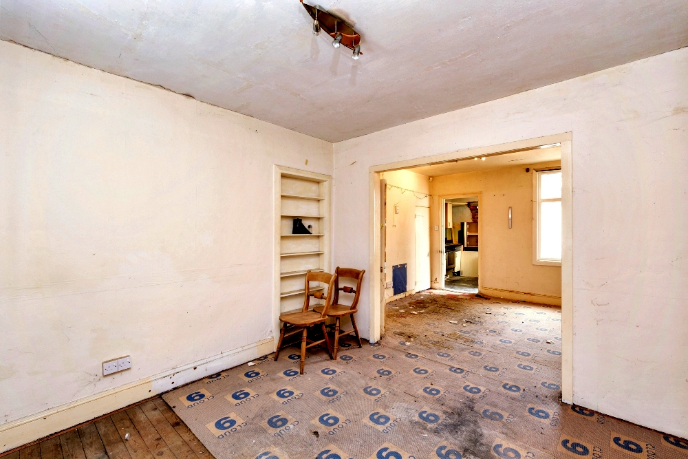 6 - Living room
