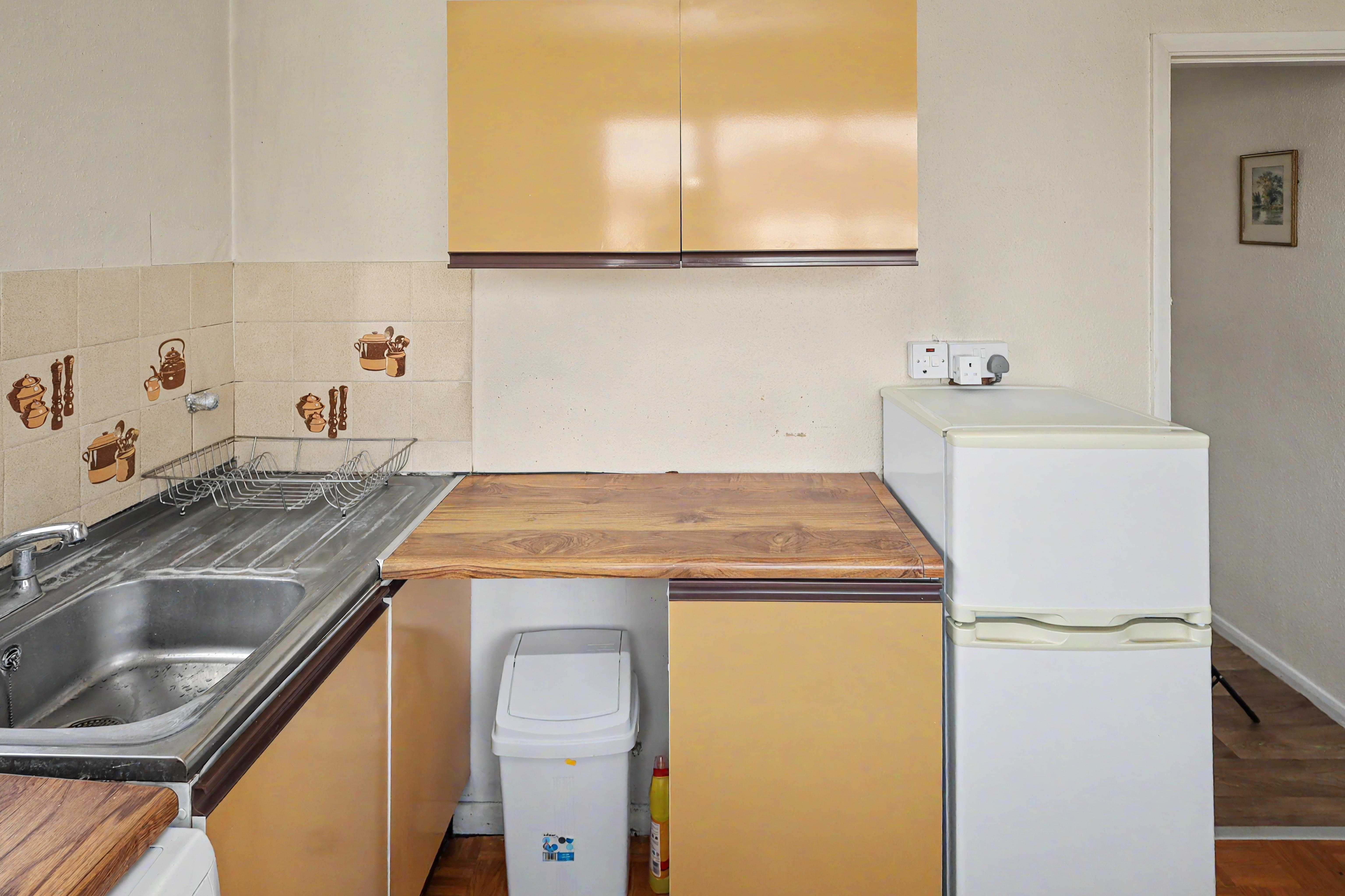 8 - Kitchen