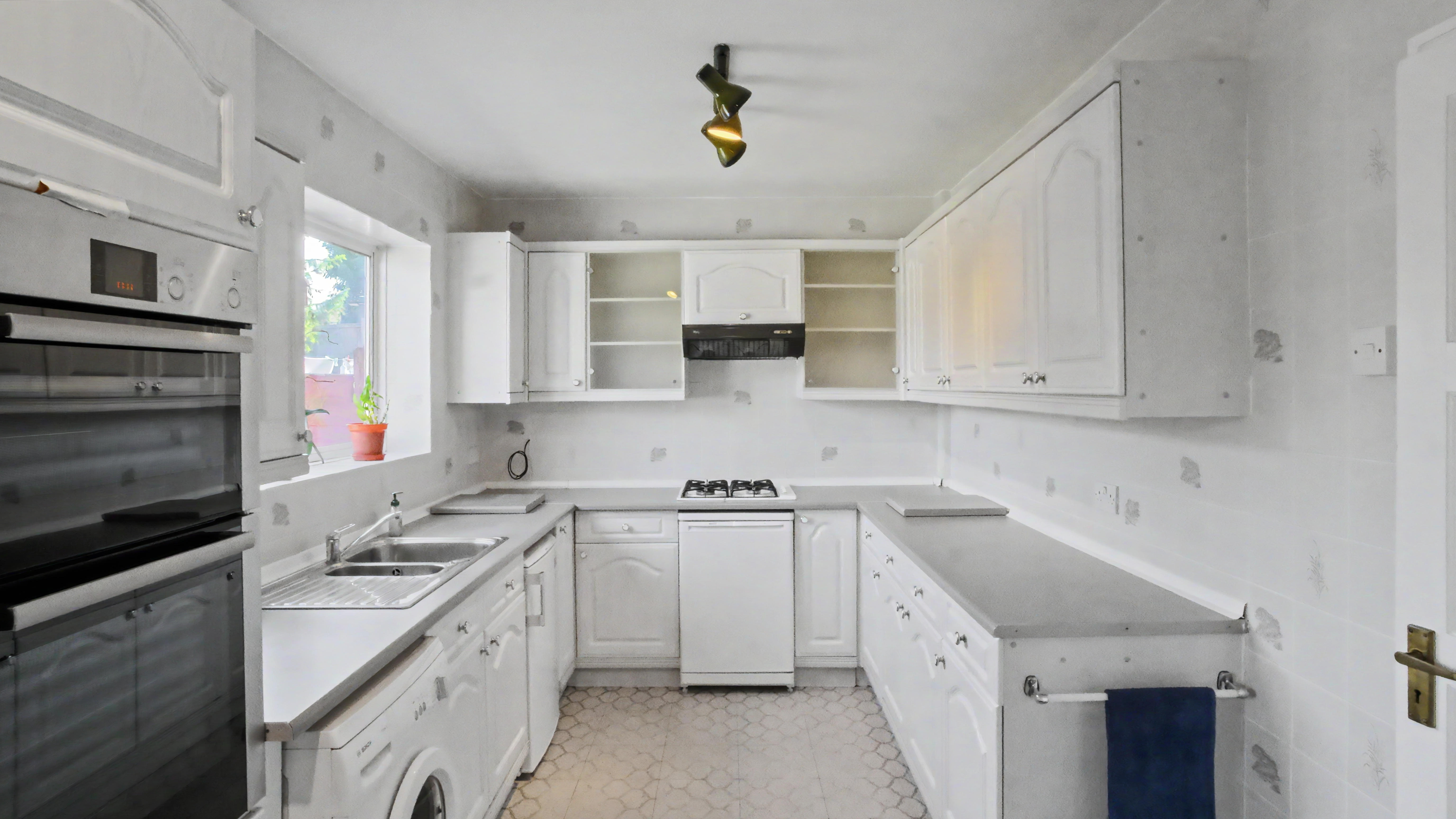 5 - Kitchen