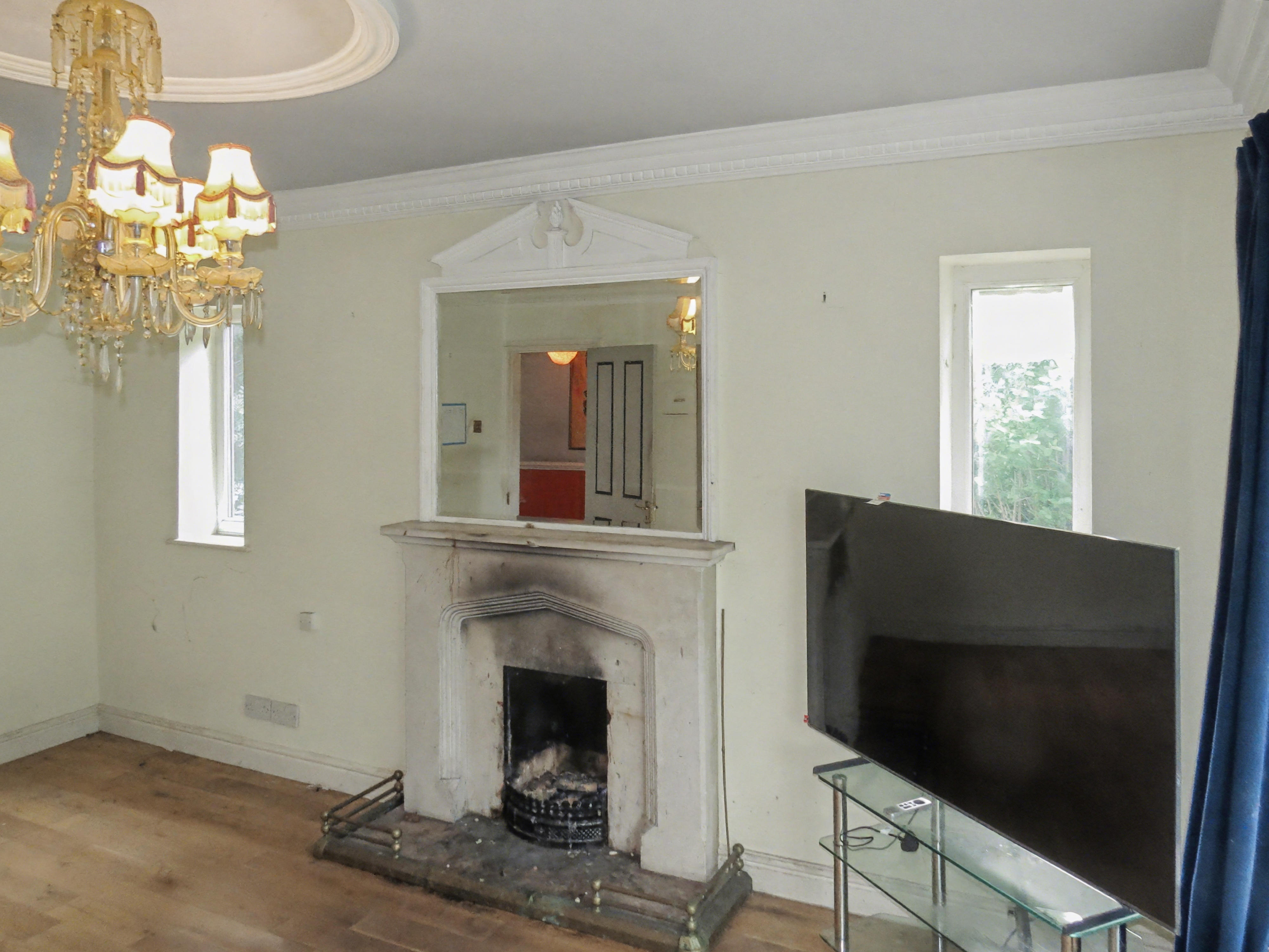 6 - Living room