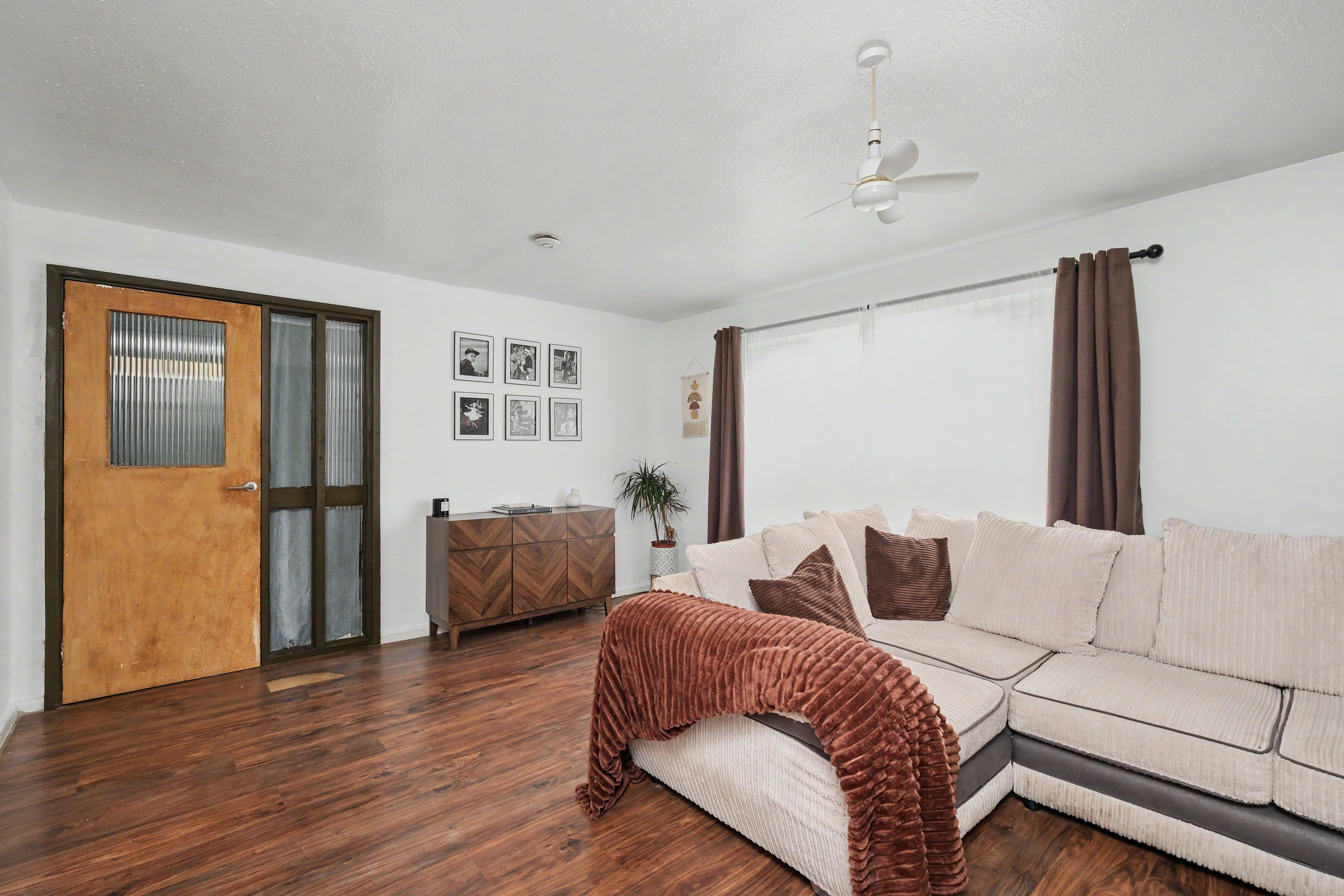 8 - Living room