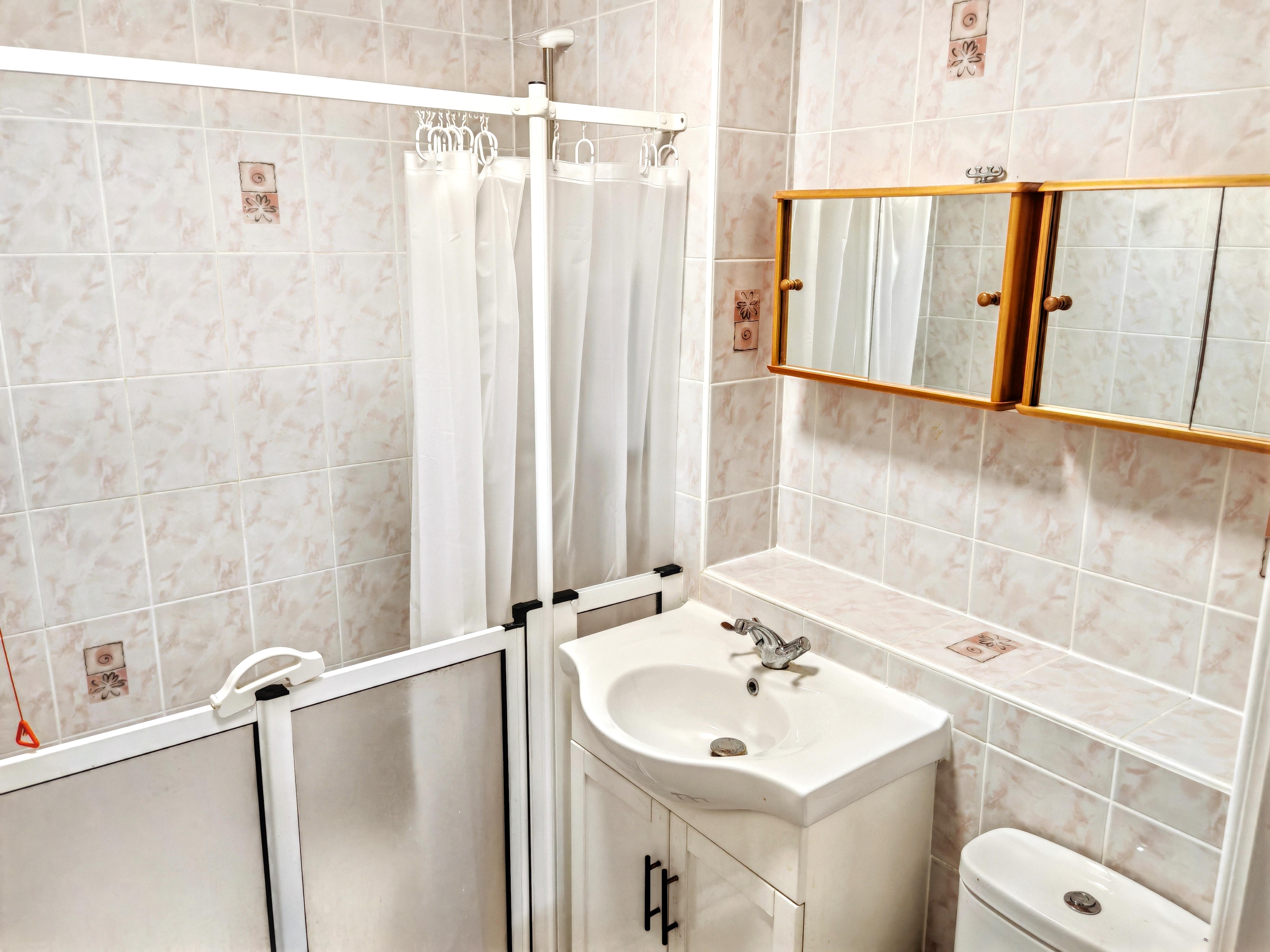 11 - Bathroom
