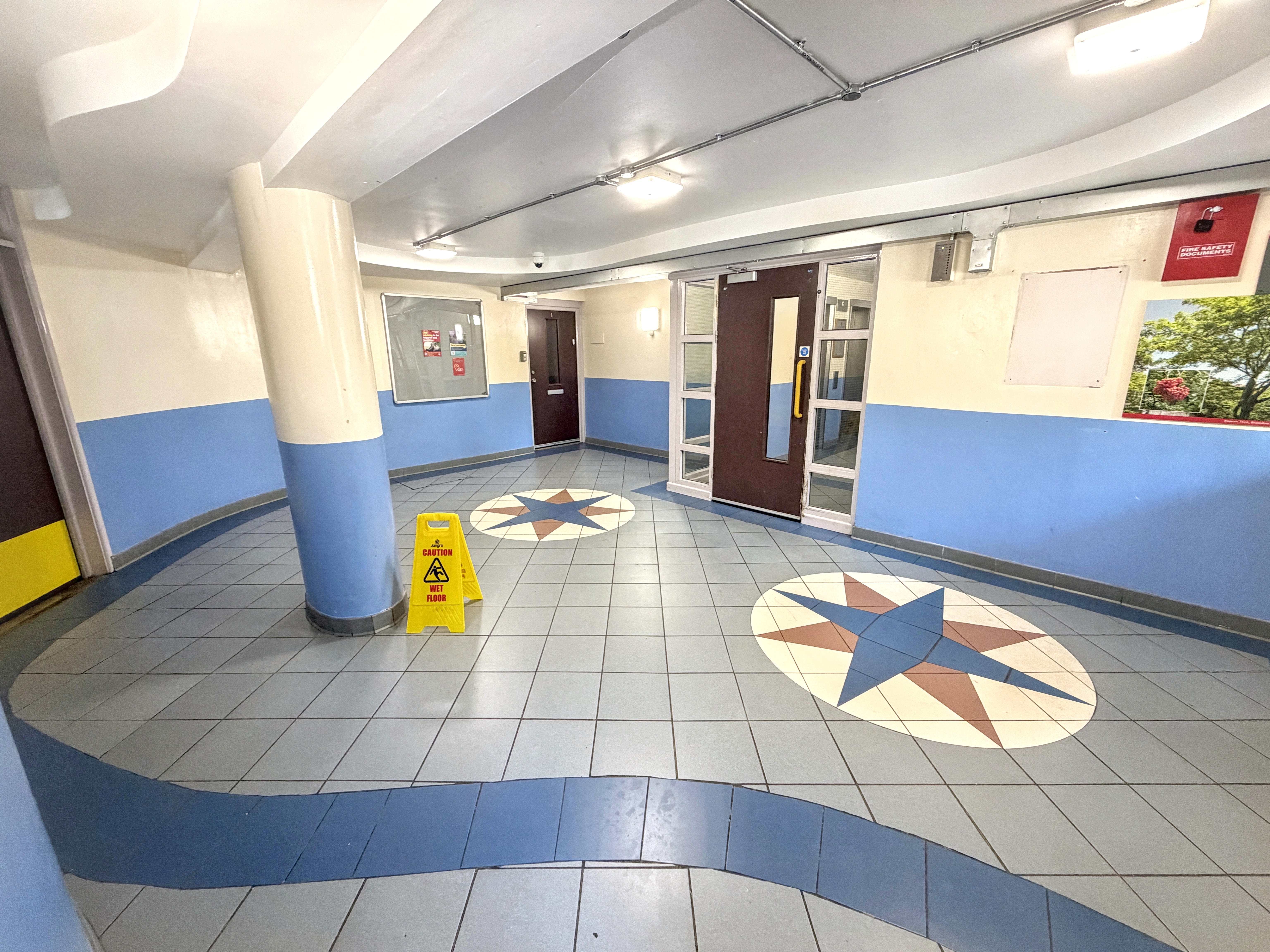 Foyer - 13