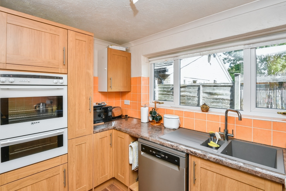 5 - Kitchen