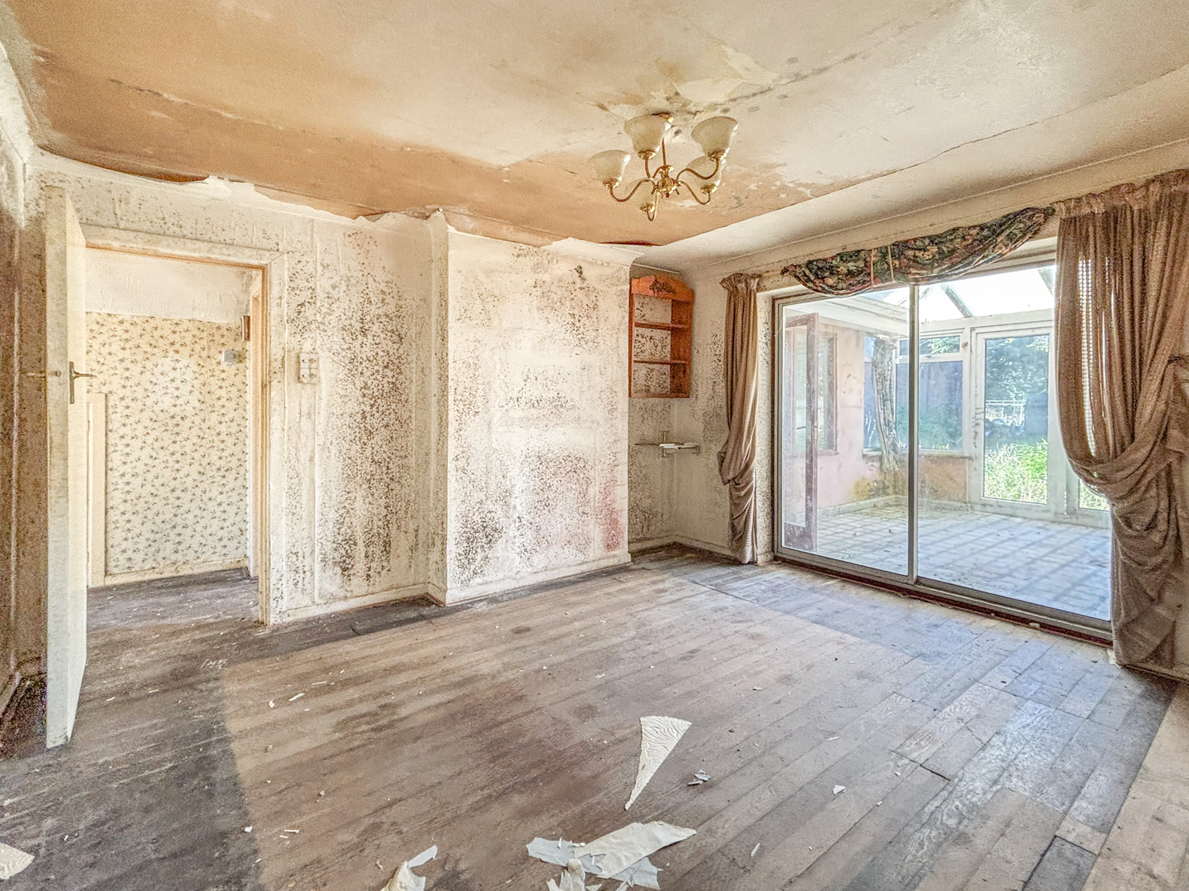 8 - Dining room