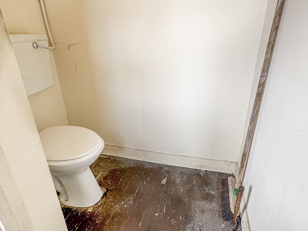 7 - Downstairs WC