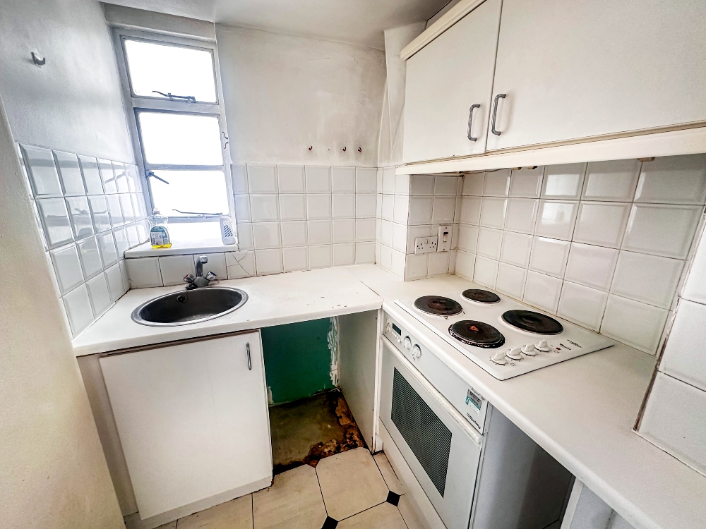 4 - Kitchen
