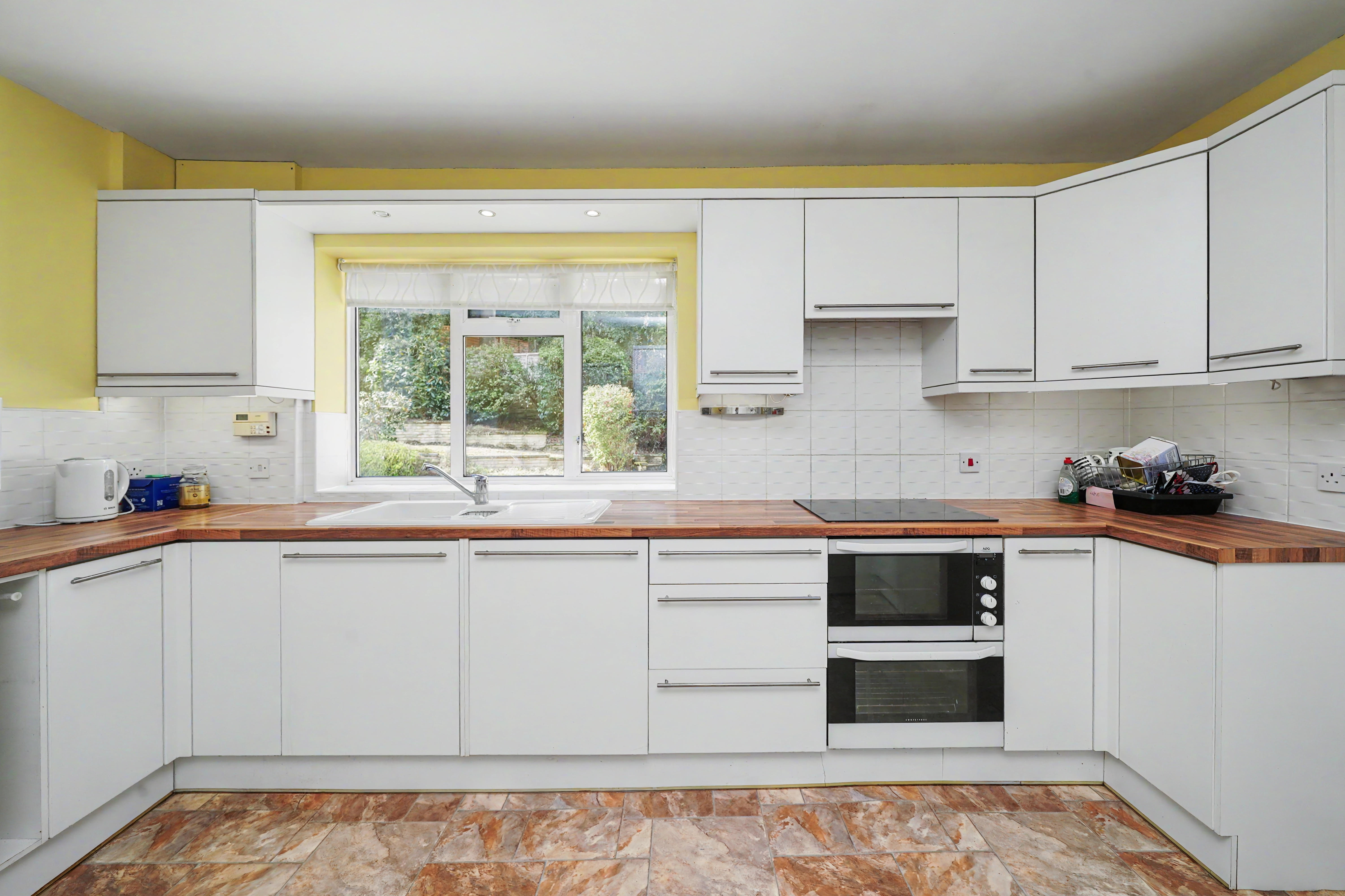 10 - Kitchen