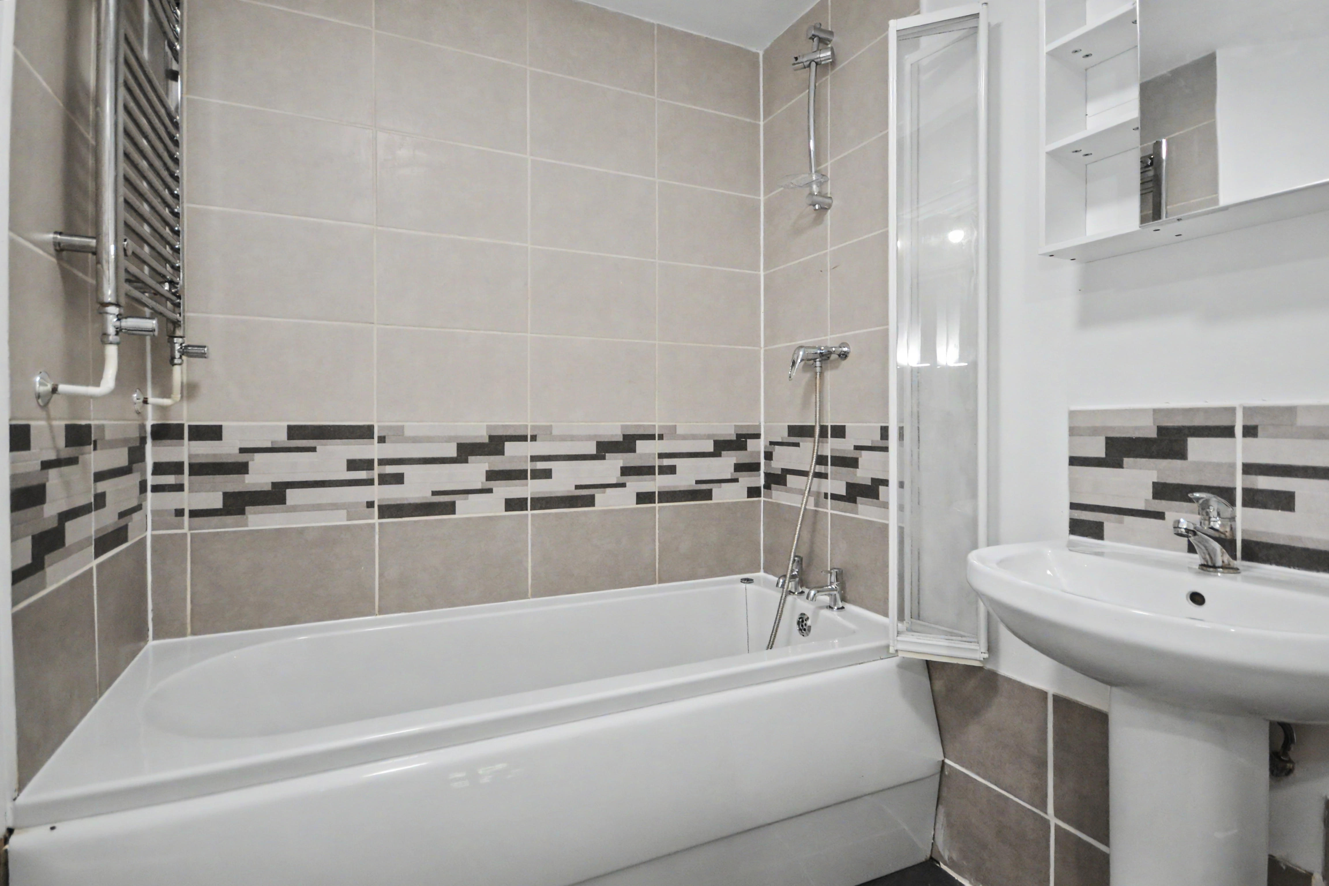 14 - Bathroom