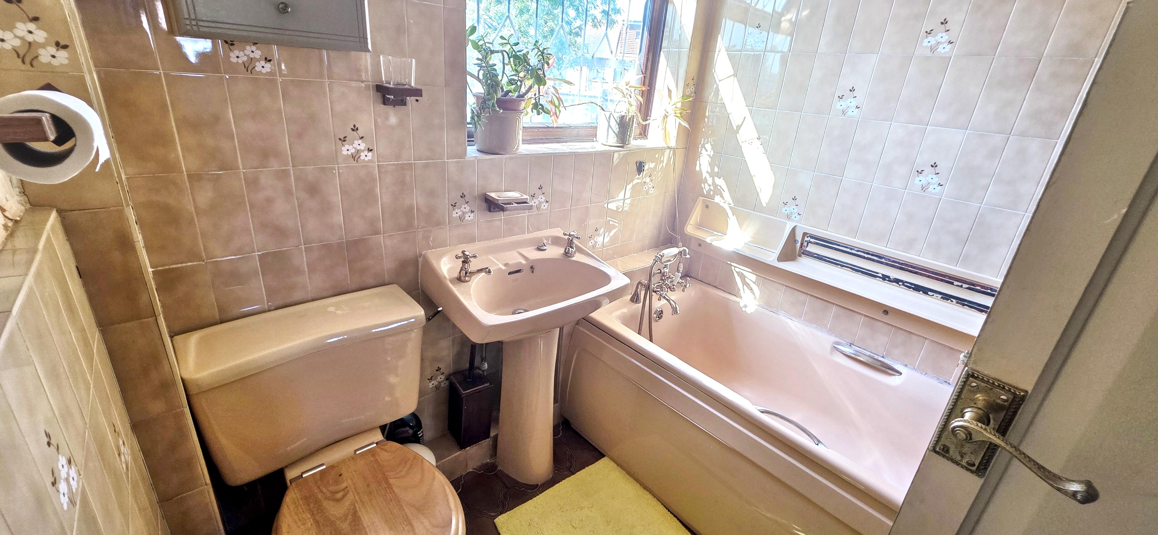 14 - Bathroom