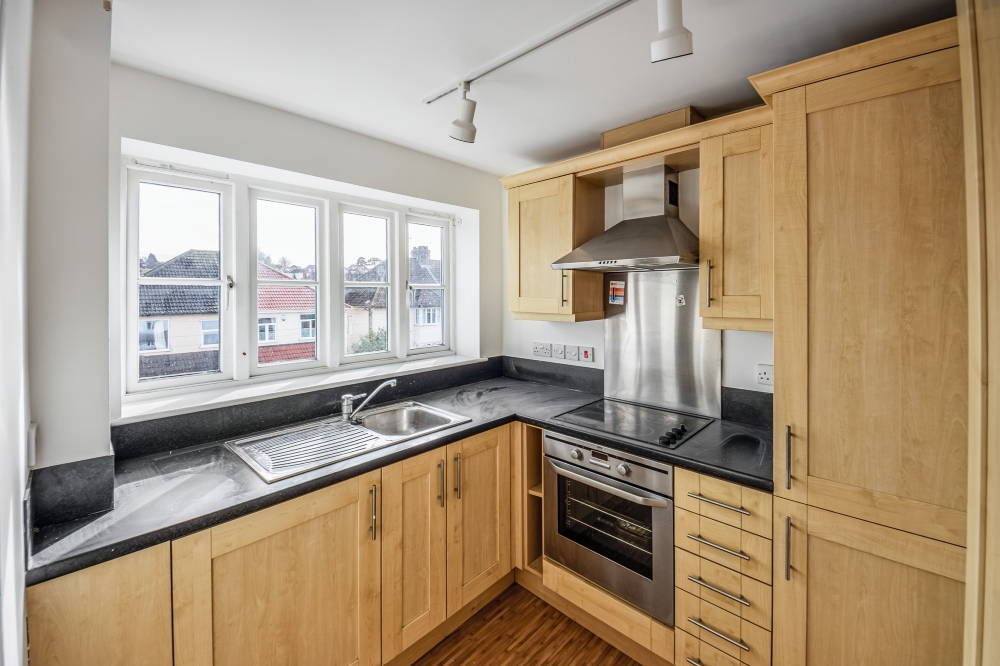 7 - Kitchen